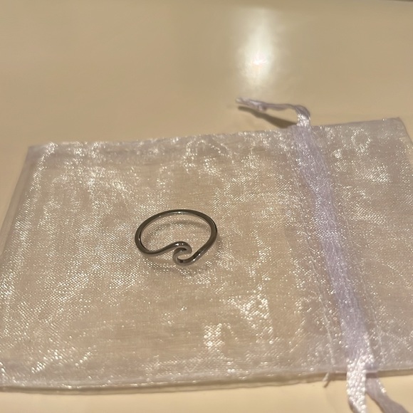 Stirling silver wave ring size 5 - Picture 5 of 6
